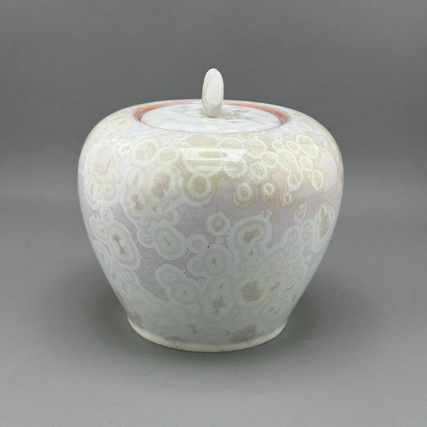 Pale Pink Crystalline Urn with White Quartz Heart - 33 ci - Image 3