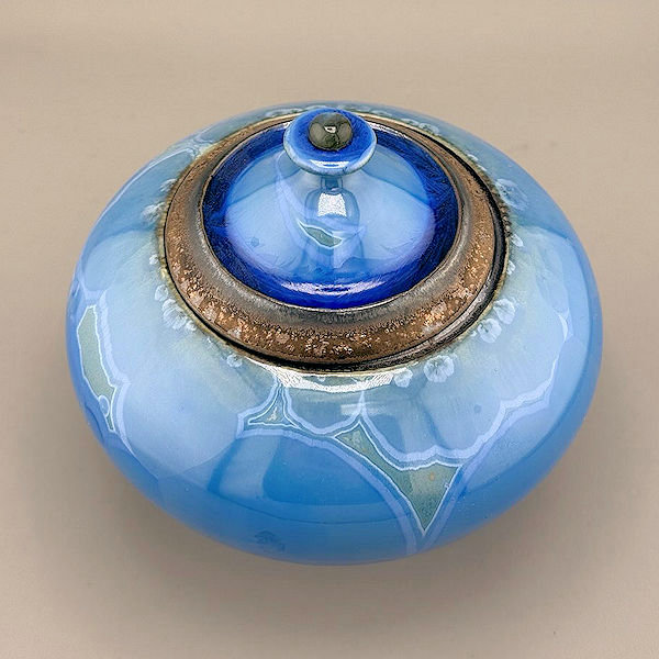 Pale Cyan to Navy Ceramic Crystalline Glaze Pet Urn - 30 ci - Image 4