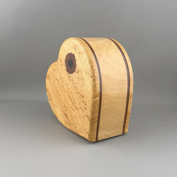 Birds-Eye Maple Heart Urn with Flower Detail - 13 ci - Image 2