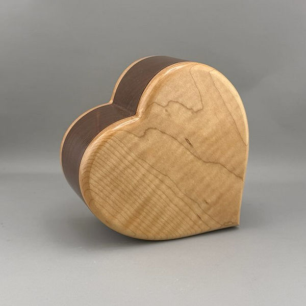 Curly Maple Heart Urn with Flower Detail - 11 ci - Image 3