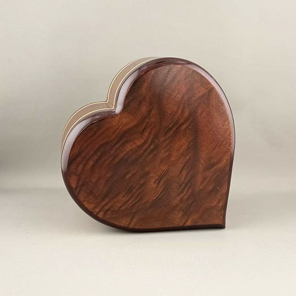 Figured Walnut & Maple Heart Urn - 35 ci - Image 2